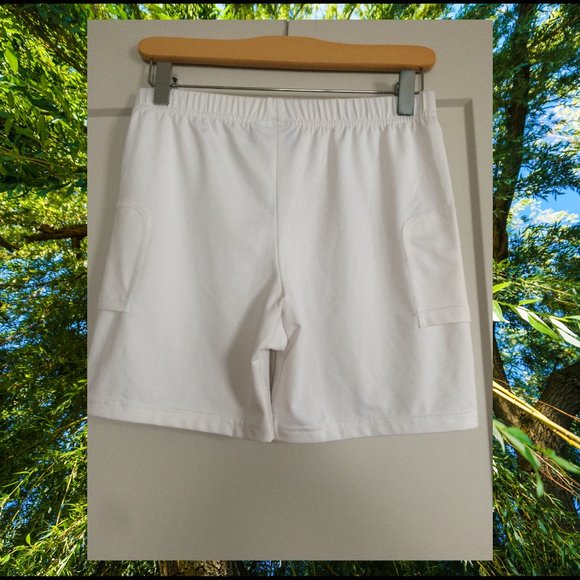 Reebok white short size L/G - Picture 2 of 4